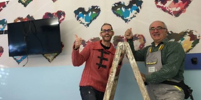 Il reparto di oncologia medica ha un nuovo aspetto con la carta da parati colorata