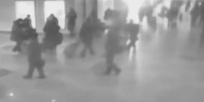 Bombe nell’aeroporto di Bruxelles, 34 morti e oltre 190 feriti. Il ministro Gentiloni: “Nessuna vittima italiana”. Le dipendenti della Regione: “Vive perché da qualche giorno non prendiamo più la metro”. L’Isis rivendica l’attacco