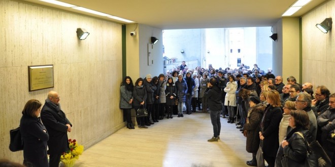 Regione, un mazzo di fiori e una targa per ricordare Margherita Peccati e Daniela Crispolti