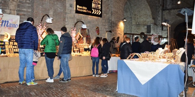 Prosegue con successo a Perugia la mostra mercato “Quattro passi nella Rocca”