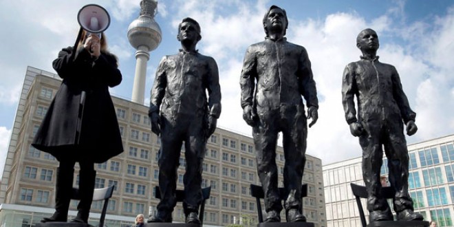 La scultura Anything to Say? a Monument to Courage sarà inaugurata lunedì 4  aprile alle 15 a Perugia in Piazza IV Novembre