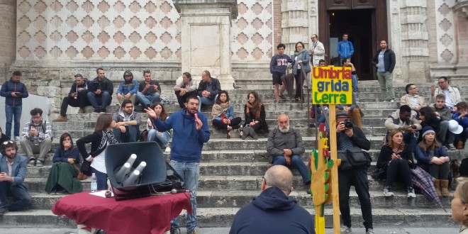 Nuovo bar della Perugina nel loggiato del duomo: il NO di associazioni e cittadini