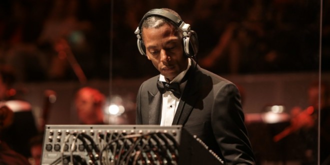 Jeff Mills presenta “Light from the outside world”: la musica sinfonica incontra la techno al Festival dei Due Mondi di Spoleto