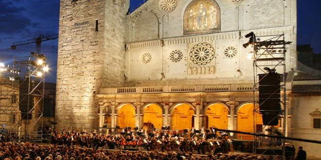 Vicenda accrediti stampa, il sindaco di Spoleto Cardarelli ama fare cabaret: “Troppo alta l’affluenza, difficile trovare i biglietti”. Ma non è vero!