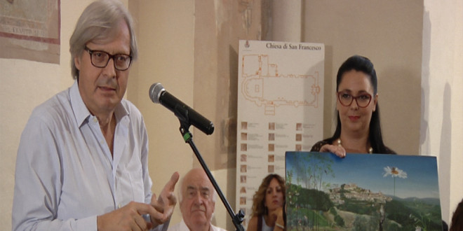 Vittorio Sgarbi a Gualdo Tadino per la visita “guidata” di “Arte e follia”
