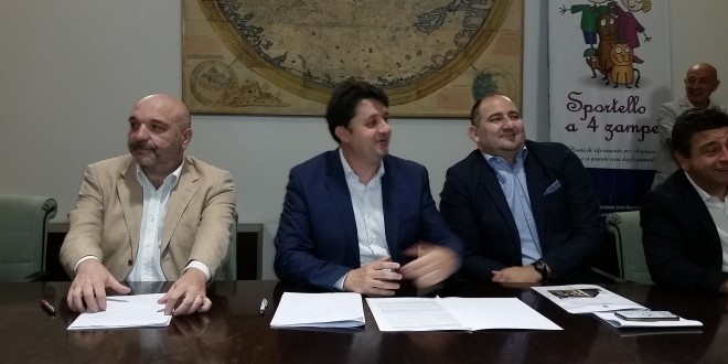 Lo “Sportello 4 zampe” spopola su Facebook: quasi 250 mila i “mi piace”