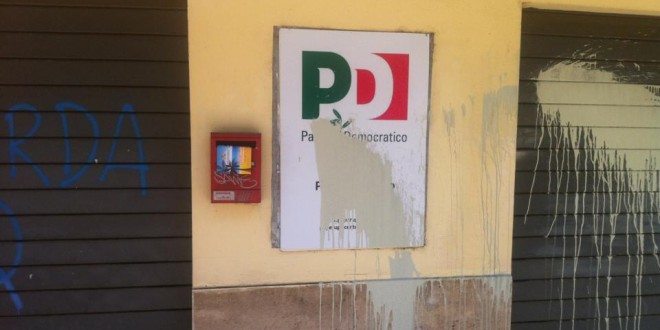 Vandalizzata nella notte la sede del Pd Perugia centro, “un gesto di vile intolleranza, la politica è fatta di confronto e dialogo”