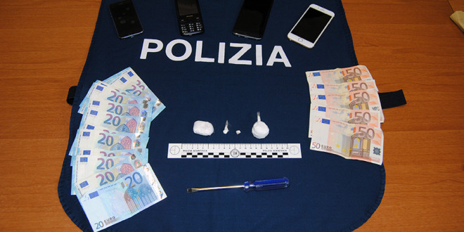 Smantellata una base per lo spaccio notturno di cocaina in via Gallenga