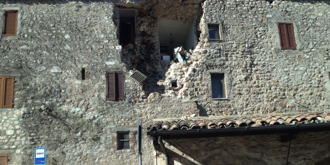 Un tour virtuale nelle vie del centro storico di Norcia per osservare i danni prodotti dal terremoto