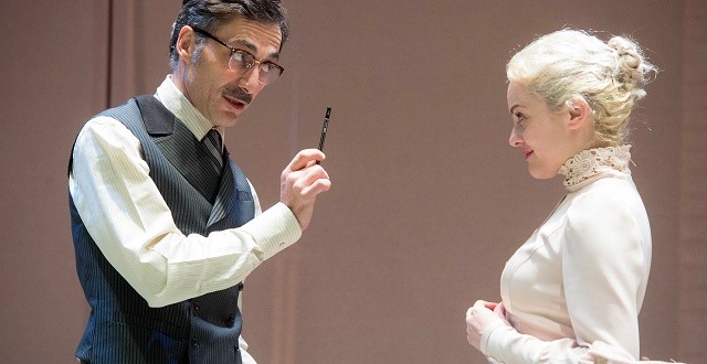 Nora, Torvald, e la loro “Casa di bambola”