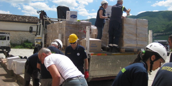 Il gruppo dei volontari della protezione civile di Foligno mette in sicurezza l’archivio storico comunale di Norcia