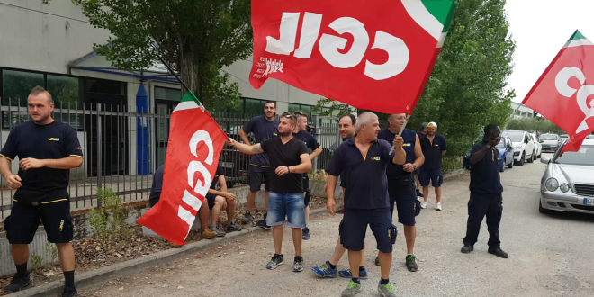 Sciopero alla Gls, lavoratori in presidio a Perugia: “Vogliamo il nostro contratto”