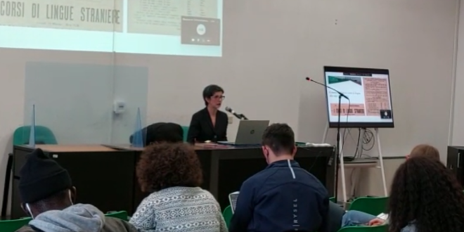 A scuola c’è ancora bisogno di libri di carta